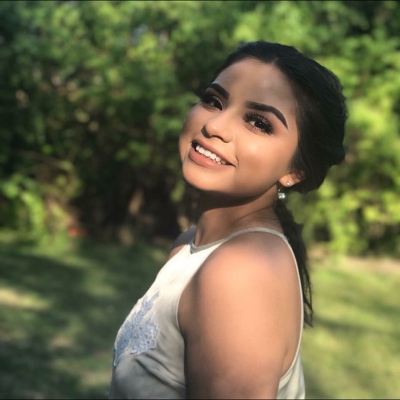 Meet your Posher, Cecilia - Picture 1 of 1